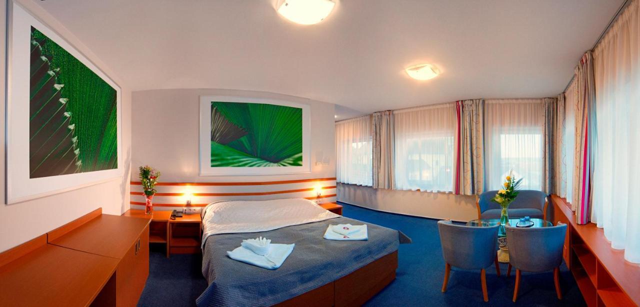 Hotel Air Holíč Exteriör bild